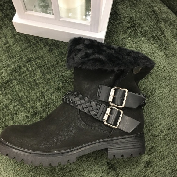 - 🐡Blowfishes Black Zip up Boots 🐡 - Picture 3 of 15